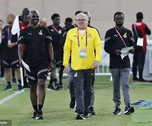 足坛四支劲旅举行友谊比赛