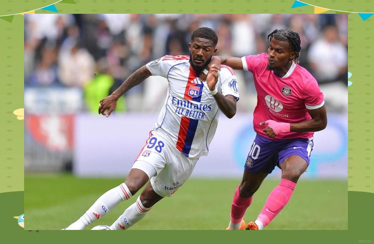 里昂队轻松战胜对手,取得本赛季重要的三分球